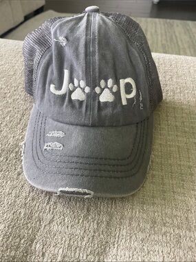 Women’s Gray 'Jeep' Paw-Print Trucker Hat
